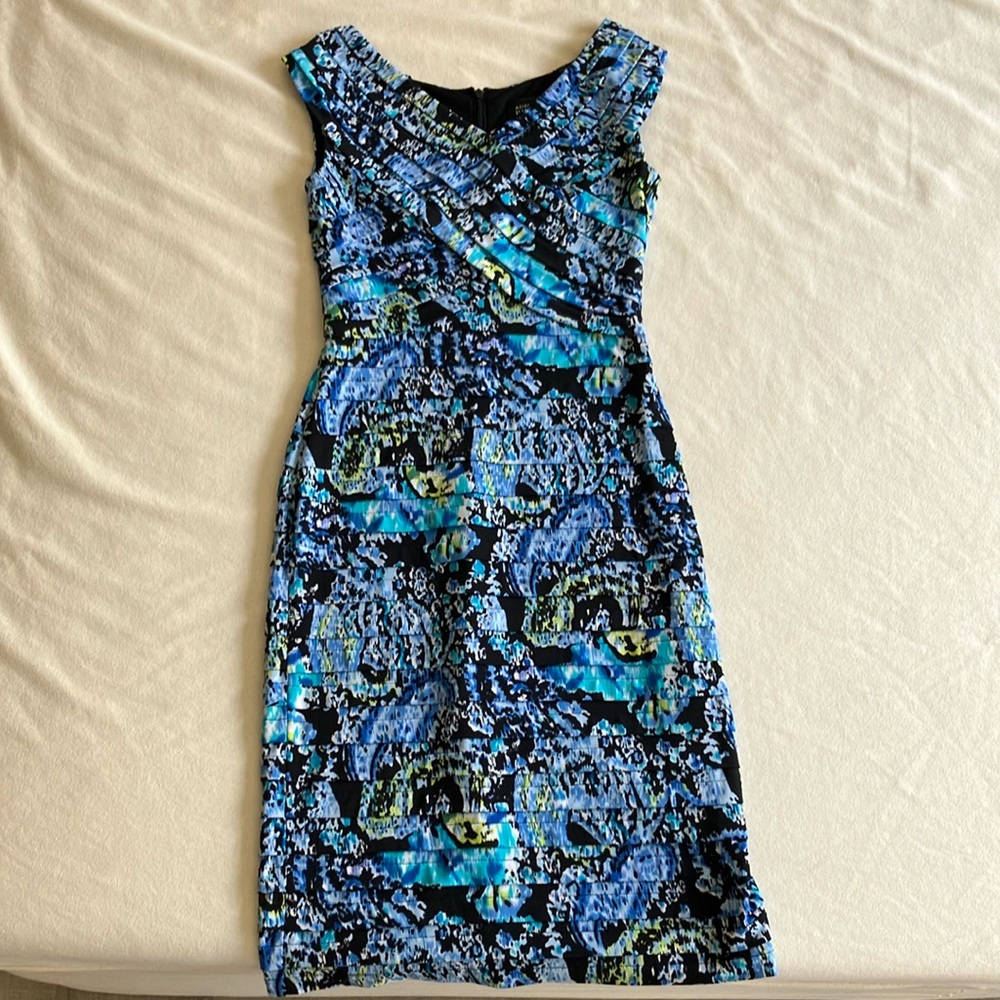 Elegant Blue and Green Patterned Dress